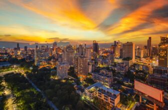 How Can Men Effortlessly Transition From Day to Night Outfits?